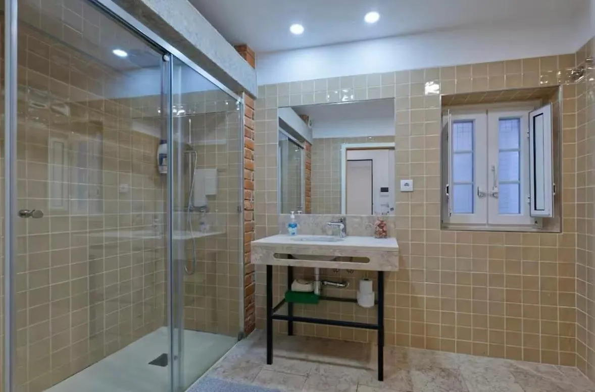 Charming Lisbon Loft With Rooftop Terrace شقة