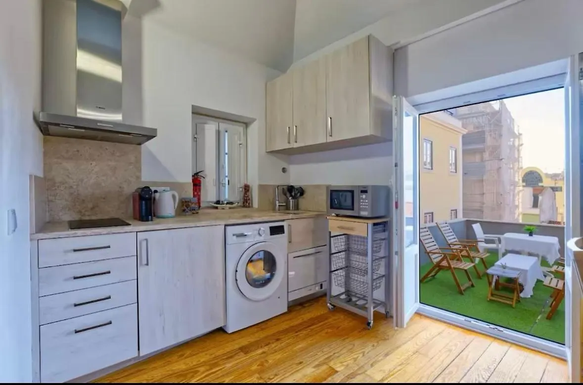 Charming Lisbon Loft With Rooftop Terrace شقة